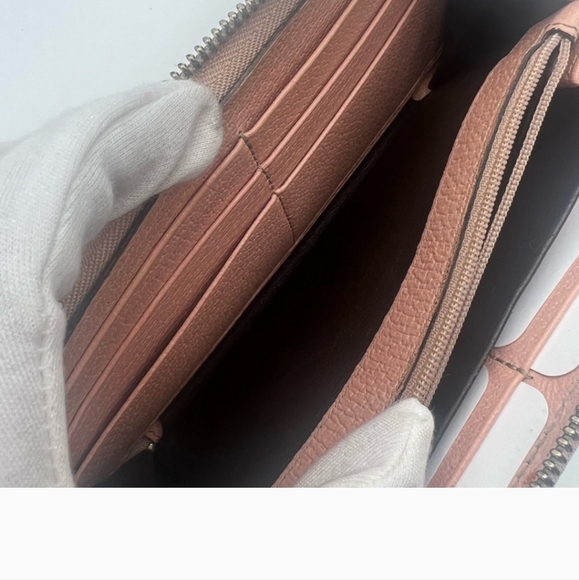 Gucci  NWOT 🩷 Pink Canvas Zip-Around Wallet - Picture 5 of 7